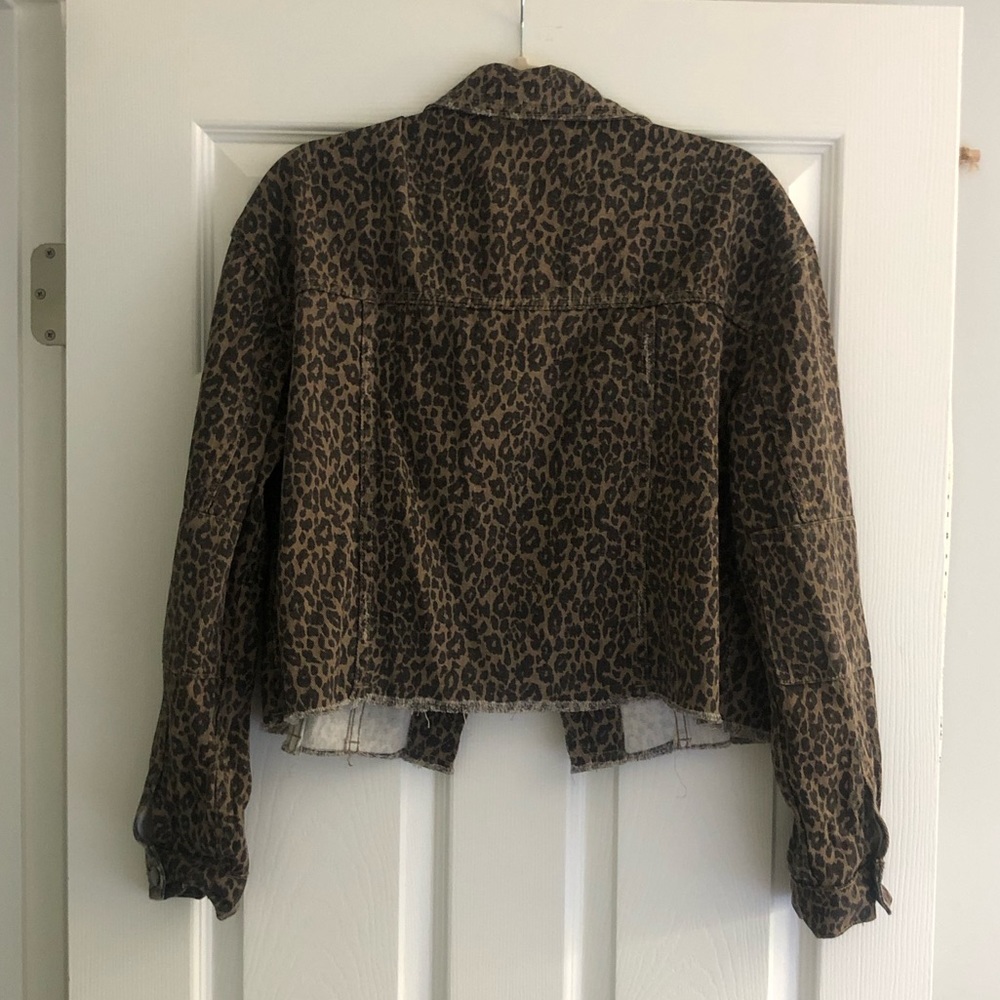 Leopard Distressed Jean Jacket - Picture 4 of 5